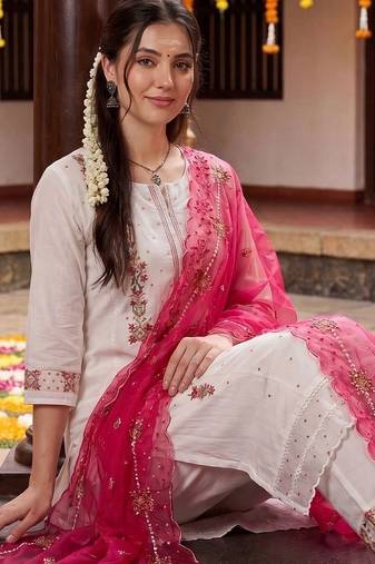 women floral embroidered regular thread work kurta with trousers & with dupatta