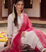 women floral embroidered regular thread work kurta with trousers & with dupatta