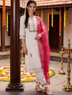 women floral embroidered regular thread work kurta with trousers & with dupatta 2