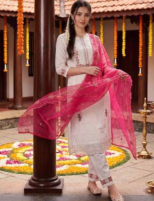 women floral embroidered regular thread work kurta with trousers & with dupatta 6