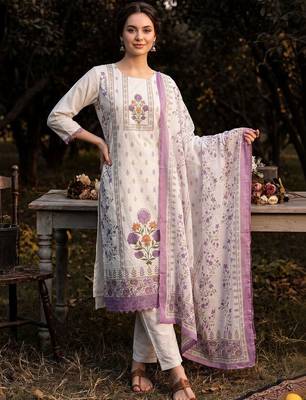 women floral printed regular cotton kurta with trousers & with dupatta 6
