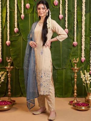 women ethnic motifs embroidered regular thread work kurta with trousers & with dupatta 2