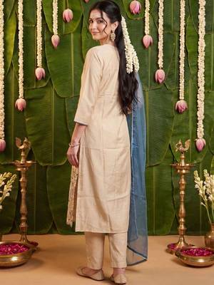 women ethnic motifs embroidered regular thread work kurta with trousers & with dupatta 3