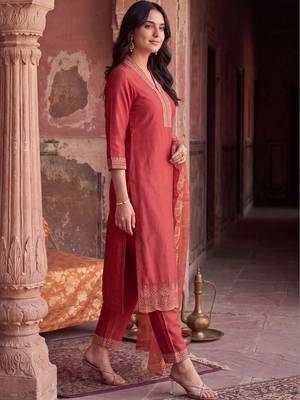 women ethnic motifs embroidered regular thread work kurta with trousers & with dupatta 3