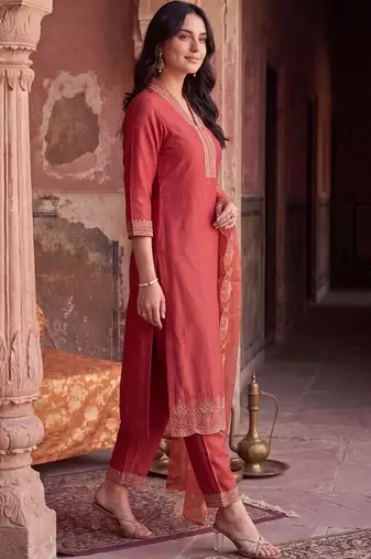 women ethnic motifs embroidered regular thread work kurta with trousers & with dupatta