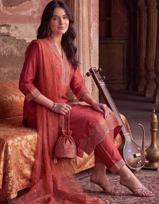 women ethnic motifs embroidered regular thread work kurta with trousers & with dupatta 6