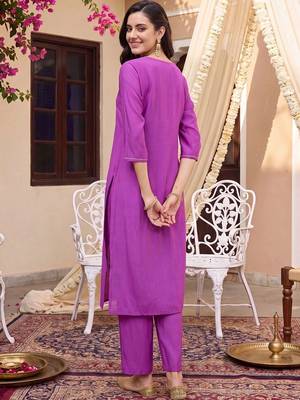 women ethnic motifs embroidered regular thread work kurta with trousers 5