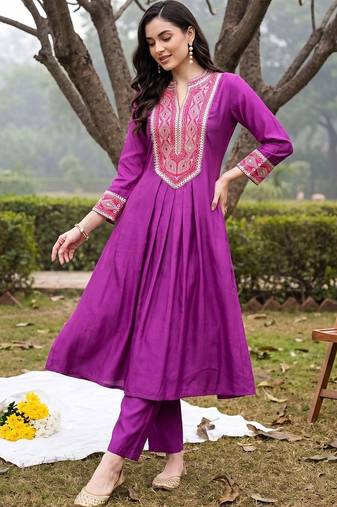 women ethnic motifs embroidered pleated thread work kurta with trousers
