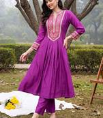 women ethnic motifs embroidered pleated thread work kurta with trousers