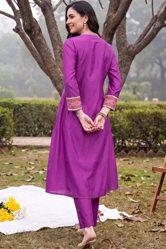 women ethnic motifs embroidered pleated thread work kurta with trousers
