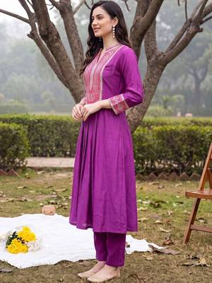 women ethnic motifs embroidered pleated thread work kurta with trousers 3
