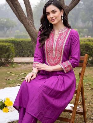 women ethnic motifs embroidered pleated thread work kurta with trousers 4