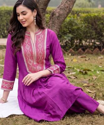women ethnic motifs embroidered pleated thread work kurta with trousers 5