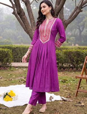 women ethnic motifs embroidered pleated thread work kurta with trousers 6