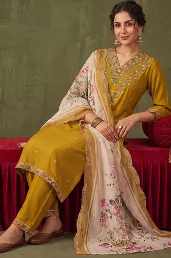 women ethnic motifs embroidered regular thread work kurta with trousers & with dupatta