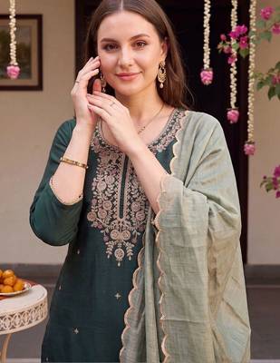 women ethnic motifs embroidered regular thread work liva kurta with trousers & with dupatta 2