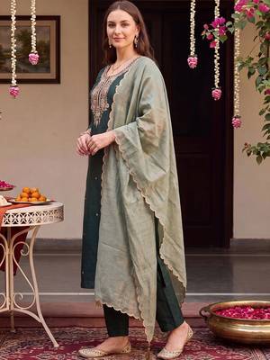 women ethnic motifs embroidered regular thread work liva kurta with trousers & with dupatta 3
