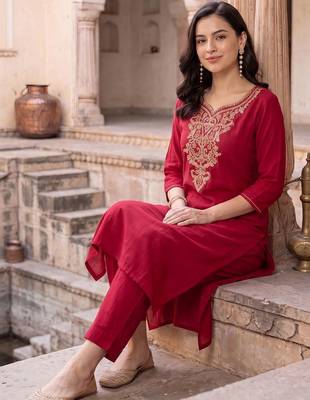 women ethnic motifs embroidered regular kurta with trousers 2