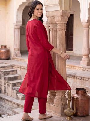 women ethnic motifs embroidered regular kurta with trousers 3