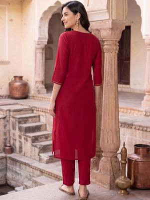 women ethnic motifs embroidered regular kurta with trousers 4