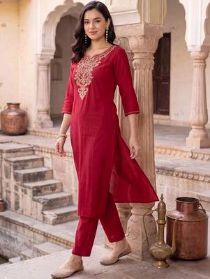 women ethnic motifs embroidered regular kurta with trousers 6