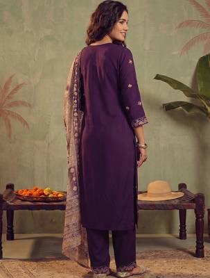 women ethnic motifs embroidered regular thread work kurta with trousers & with dupatta 6