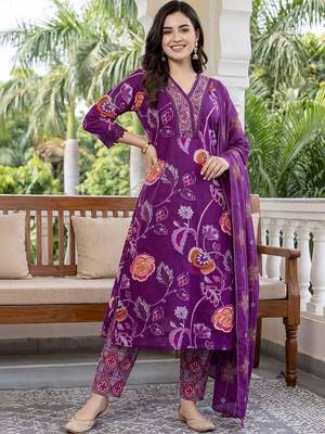 women floral printed regular thread work cotton kurta with trousers & with dupatta 5