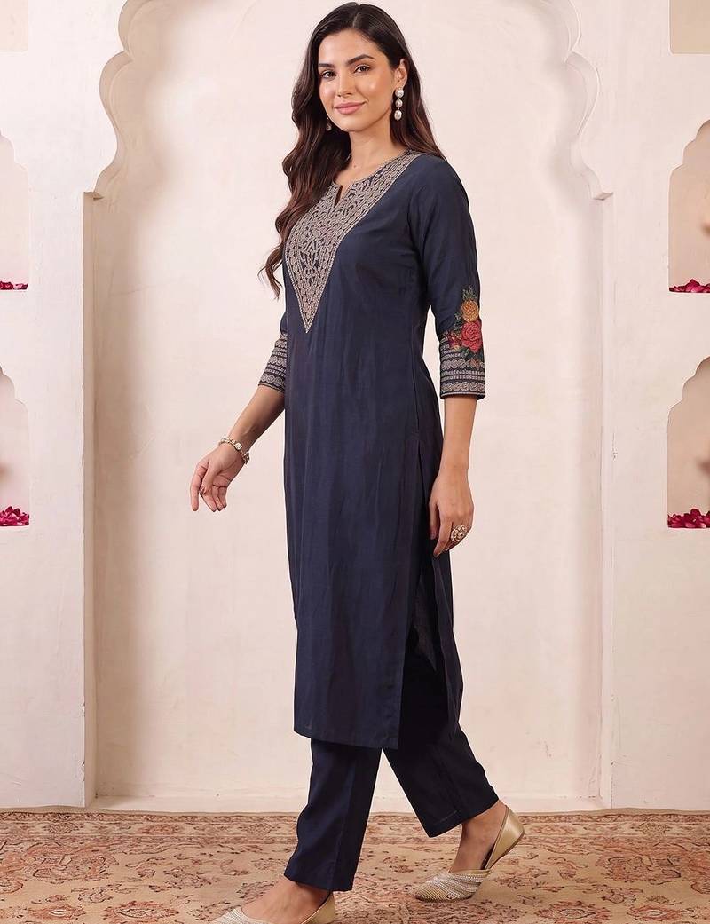 women ethnic motifs embroidered regular thread work kurta with trousers