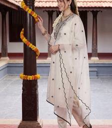 women ethnic motifs embroidered regular thread work kurta with trousers & with dupatta