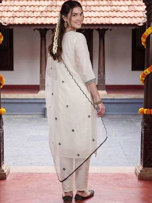women ethnic motifs embroidered regular thread work kurta with trousers & with dupatta 4