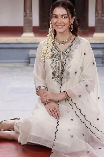women ethnic motifs embroidered regular thread work kurta with trousers & with dupatta