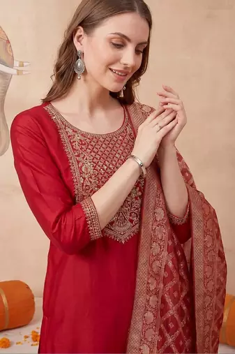women ethnic motifs embroidered regular thread work kurta with trousers & with dupatta