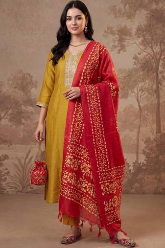 women ethnic motifs regular thread work kurta with trousers & with dupatta