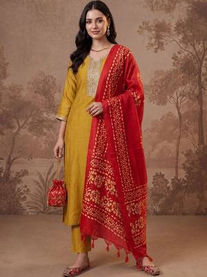 women ethnic motifs regular thread work kurta with trousers & with dupatta 2