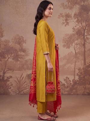 women ethnic motifs regular thread work kurta with trousers & with dupatta 3