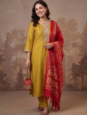 women ethnic motifs regular thread work kurta with trousers & with dupatta 4