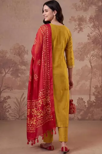 women ethnic motifs regular thread work kurta with trousers & with dupatta