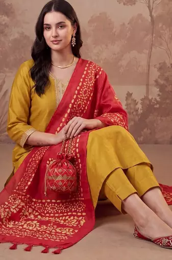 women ethnic motifs regular thread work kurta with trousers & with dupatta