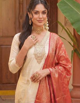 women ethnic motifs embroidered regular thread work kurta with trousers & with dupatta 2