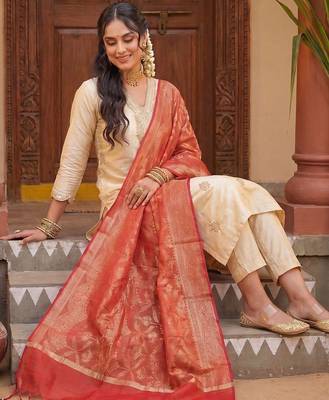 women ethnic motifs embroidered regular thread work kurta with trousers & with dupatta 3