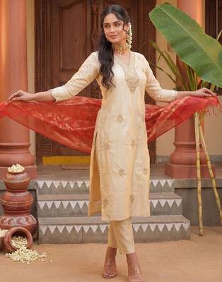 women ethnic motifs embroidered regular thread work kurta with trousers & with dupatta 6
