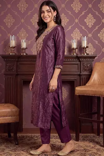 women ethnic motifs embroidered regular thread work kurta with trousers