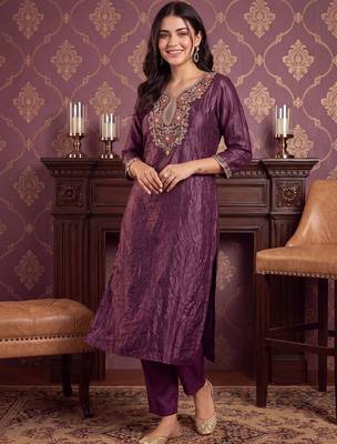 women ethnic motifs embroidered regular thread work kurta with trousers 5