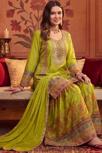 women floral embroidered regular kurta with sharara & with dupatta