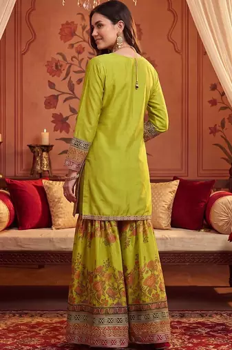women floral embroidered regular kurta with sharara & with dupatta