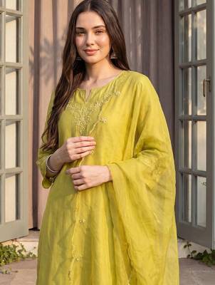 women ethnic motifs embroidered regular thread work liva kurta with trousers & with dupatta 2