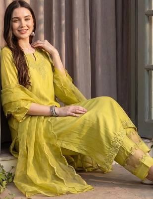 women ethnic motifs embroidered regular thread work liva kurta with trousers & with dupatta 4