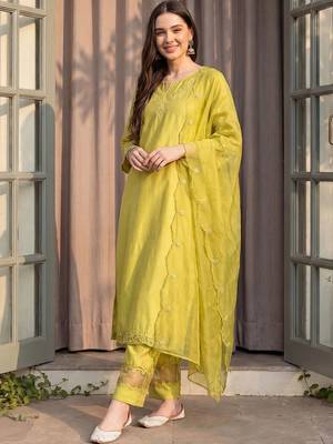 women ethnic motifs embroidered regular thread work liva kurta with trousers & with dupatta 6