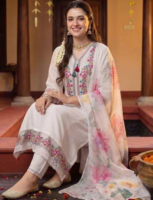 women floral embroidered regular thread work kurta with trousers & with dupatta 5