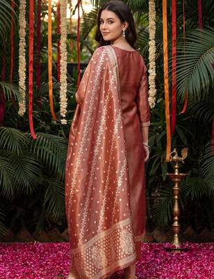 women ethnic motifs regular kurta with trousers & with dupatta 4